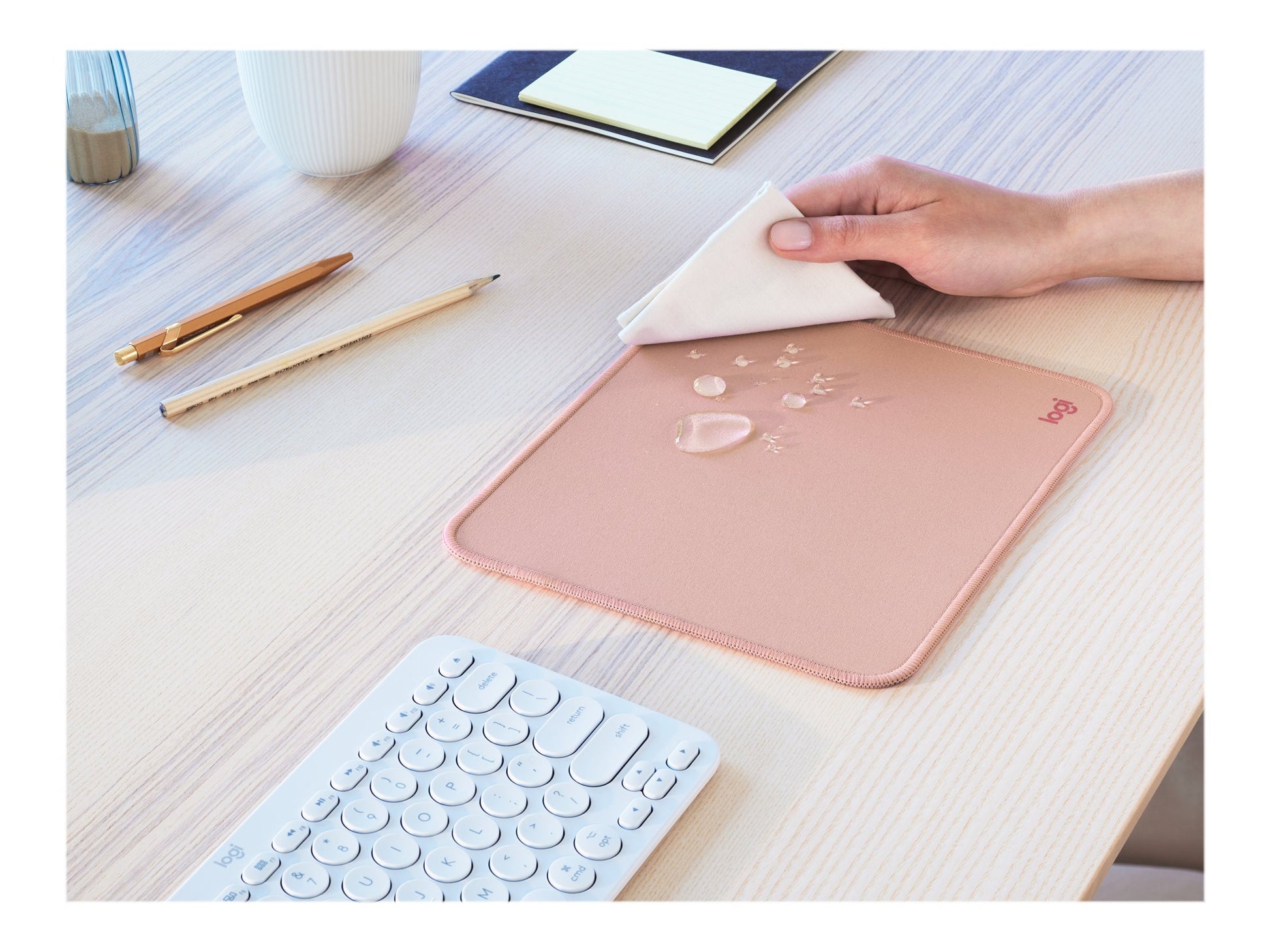 Logitech Studio Series - Alfombrilla de ratón - base de goma antideslizante, fácil deslizamiento, superficie resistente a salpicaduras - rosa oscuro-18