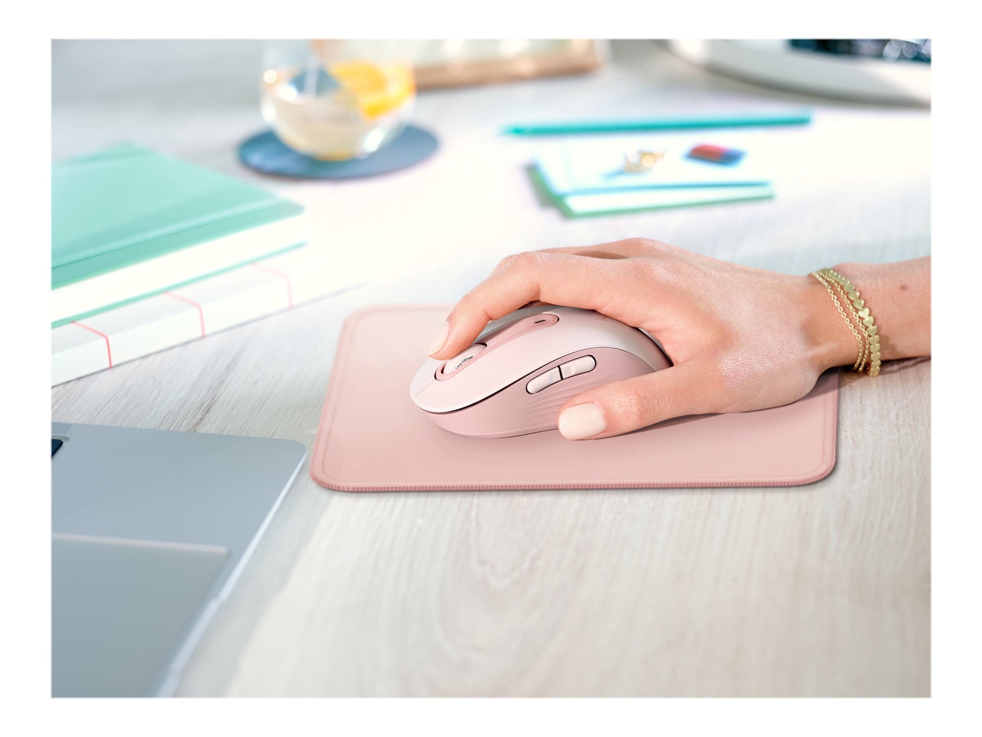 Logitech Studio Series - Alfombrilla de ratón - base de goma antideslizante, fácil deslizamiento, superficie resistente a salpicaduras - rosa oscuro-12