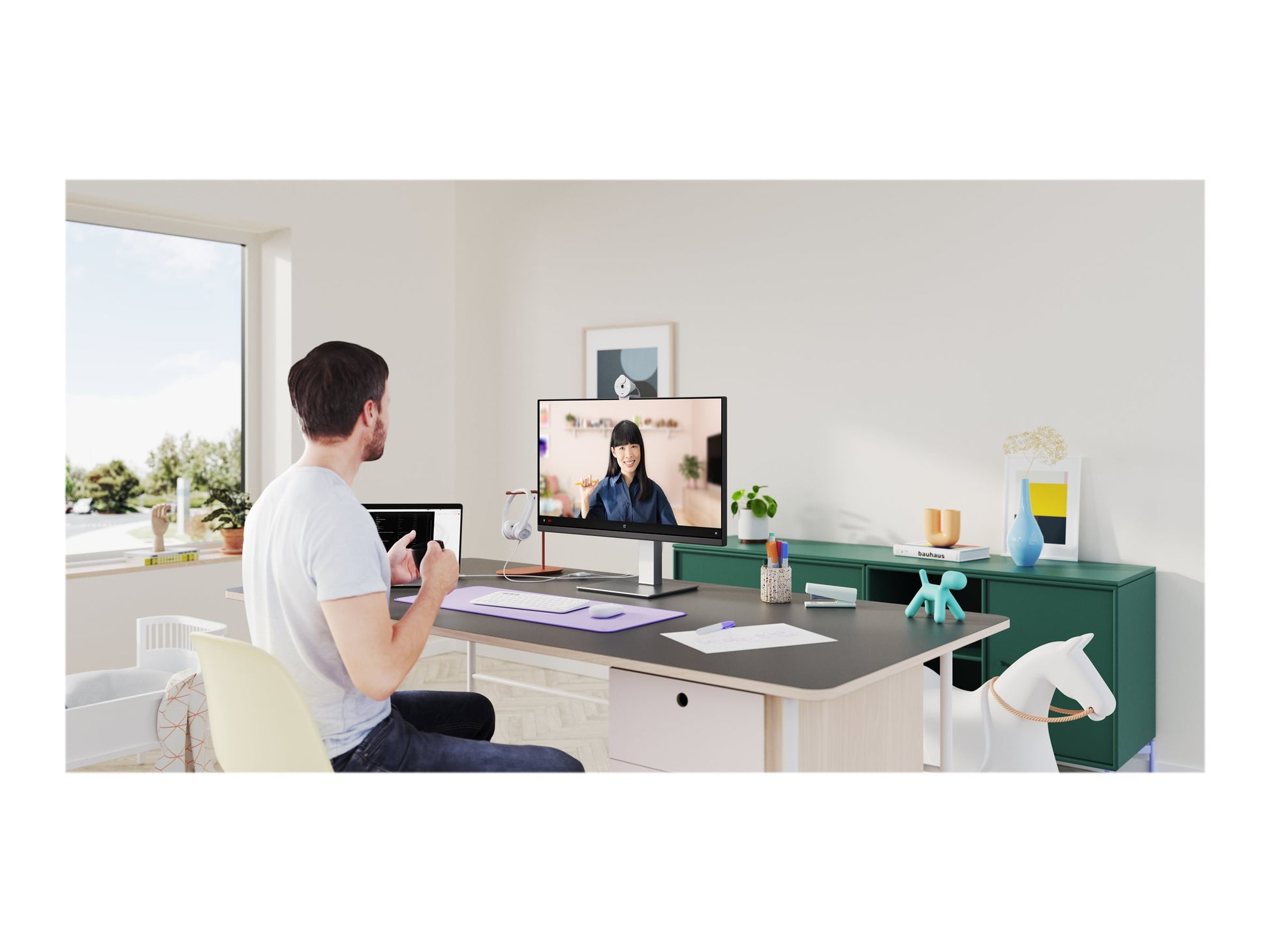 Logitech BRIO 300 - Webcam - color - 2 MP - 1920 x 1080 - 1080p, 720p - audio - USB-C-2