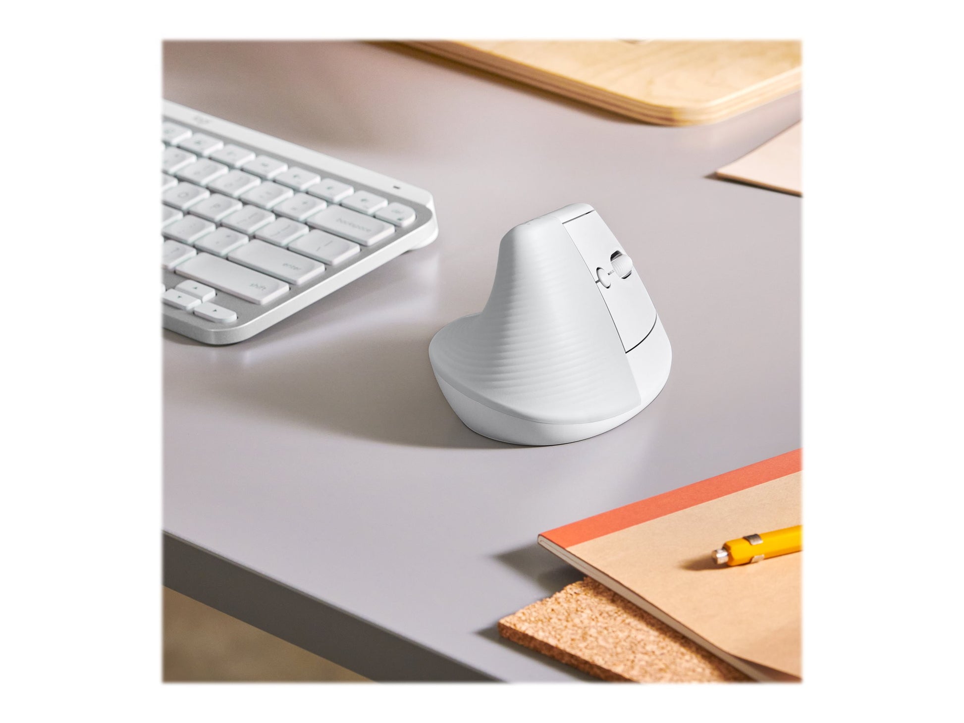 Logitech Lift Vertical Ergonomic Mouse - Ratón vertical - ergonómico - 6 botones - inalámbrico - 2.4 GHz, Bluetooth - receptor de USB Logitech Logi Bolt - blanco hueso-12