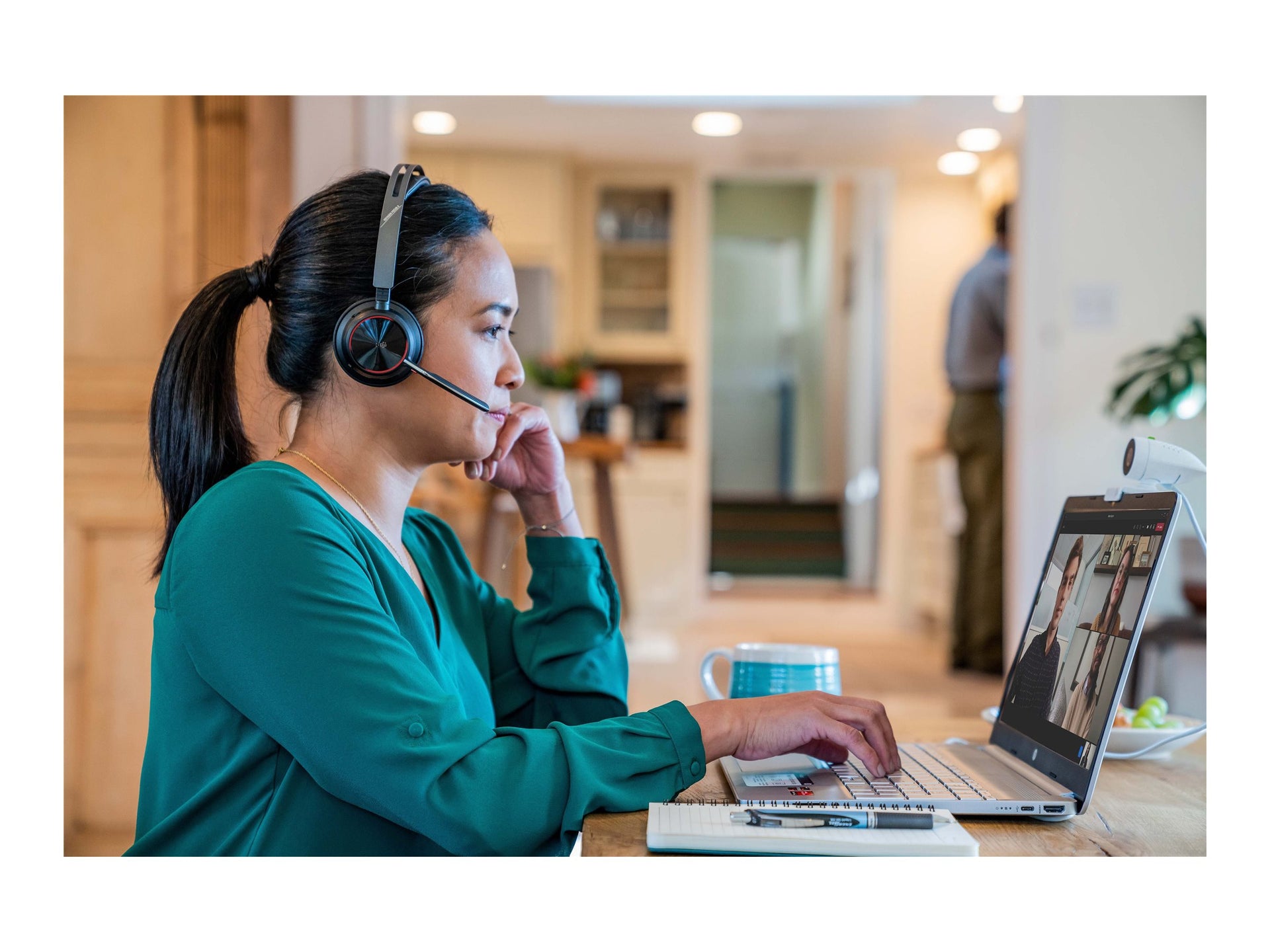 Poly Voyager Focus 2-M - Auricular - en oreja - Bluetooth - inalámbrico, cableado - cancelación de sonido activo - USB-A a través de adaptador Bluetooth - negro - Certificado para Equipos de Microsoft